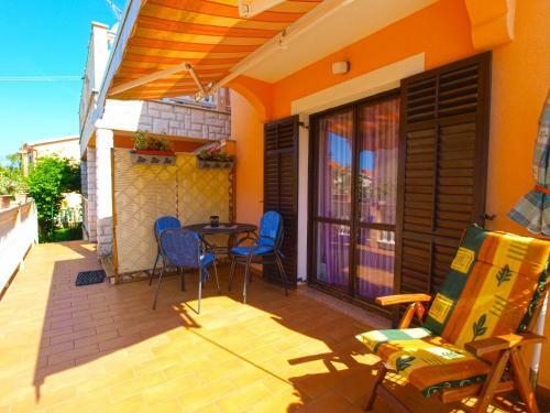 Apartments Orange 768