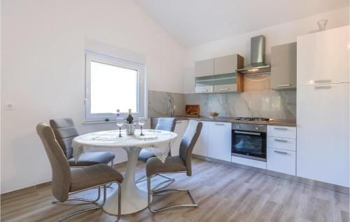 Three-bedroom Holiday Home In Fazana