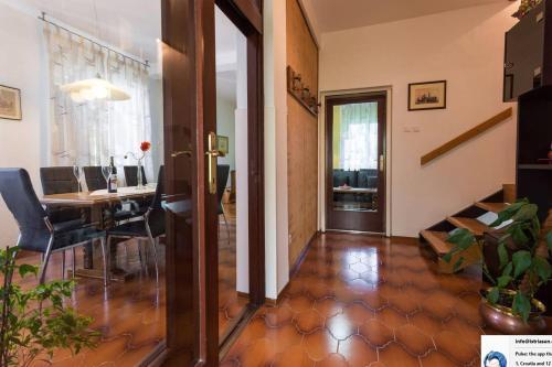 House Annamaria 1164