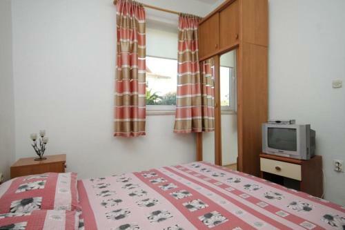 Apartments With A Parking Space Fazana - 7396