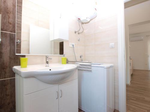 Apartments Suzana 1403