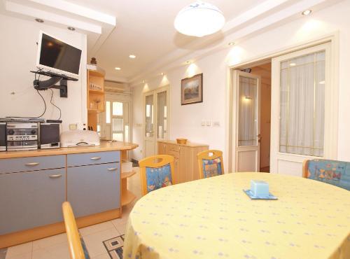Apartments Josip 1544