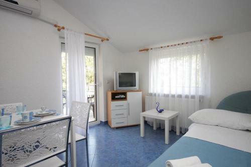 Apartment Funtana 7076b