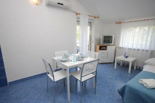 Apartment Funtana 7076b