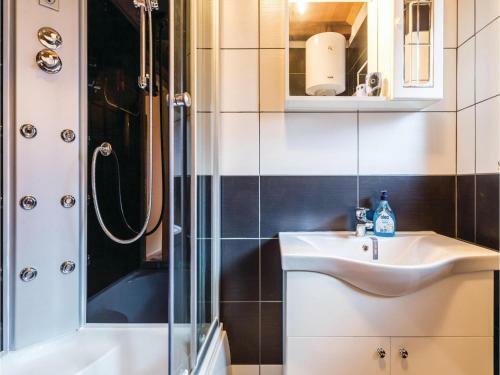 Three-bedroom Holiday Home In Fuzine