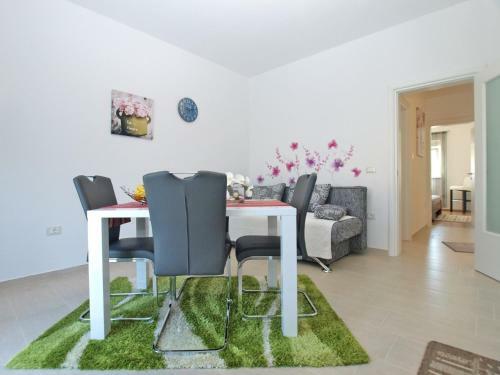 Apartments Lejla 1617