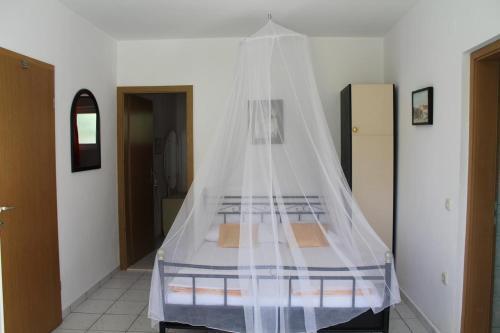 Apartment Gradac 12977a