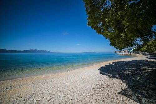 Beachfront Apartment Gradac 4414-2