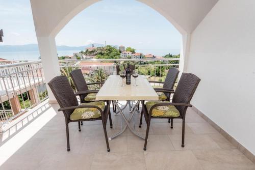 Apartment Gradac 15750d