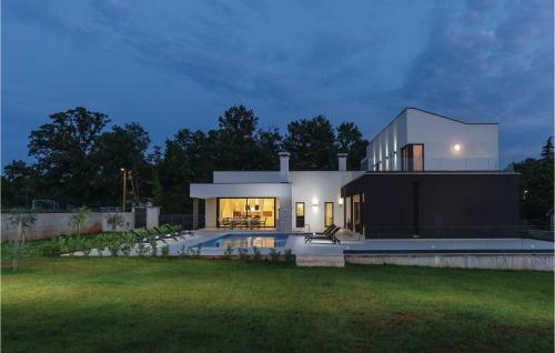 Five-bedroom Holiday Home In Kujici