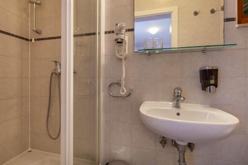 Hvar Villa Sleeps 8 Pool Air Con Wifi T739246