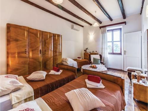 Two-bedroom Holiday Home In Jadreski