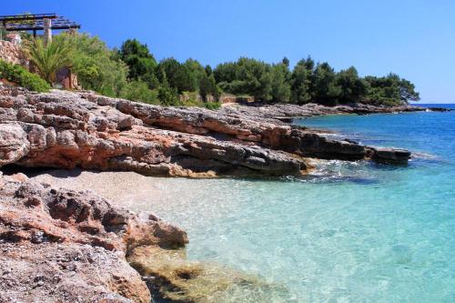 Apartments By The Sea Zavala (hvar) - 8637