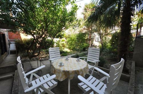 Seaside Holiday House Sumpetar (omis) - 14456