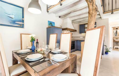 Two-bedroom Holiday Home In Jurdani