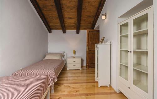 Seven-bedroom Holiday Home In Kanfanar