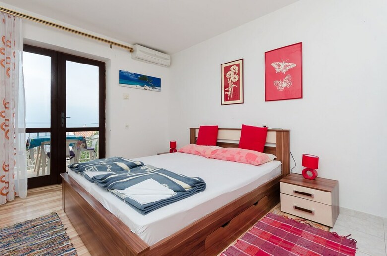 Hostal Apartments And Room Sreten