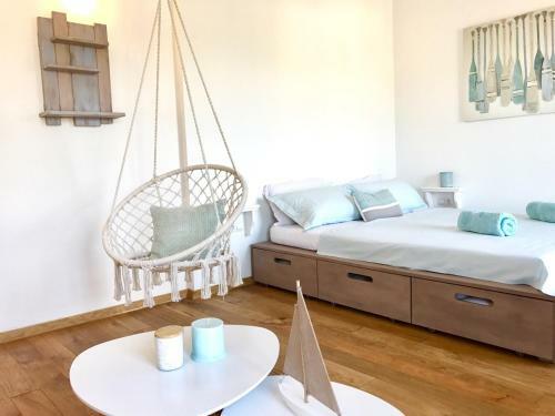 Surfers's Lodge Design Apartment