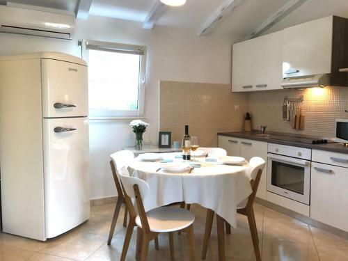 Surfers's Lodge Design Apartment