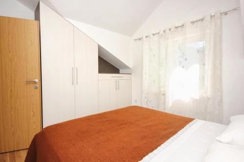 Apartment Vrbovica 4452b