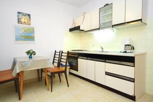 Apartment Uvala Vrbovica 4390b