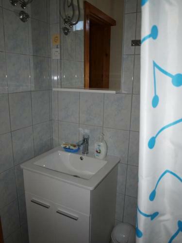 Hostal Apartments And Rooms With Parking Space Krk - 5360