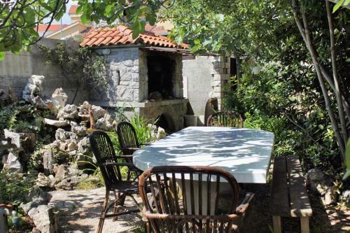 Hostal Apartments And Rooms With Parking Space Krk - 5360