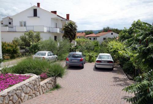 Apartments With A Parking Space Krk - 5424