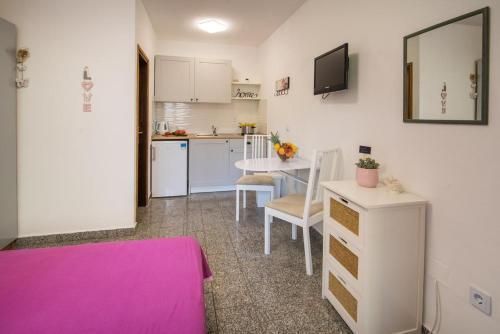 Apartments With A Parking Space Krk - 5423