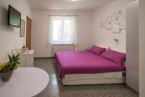 Apartments With A Parking Space Krk - 5423