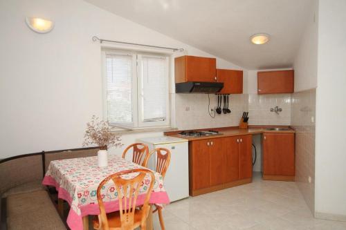Apartment Liznjan 7240a