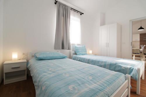 Apartments Denis 1742