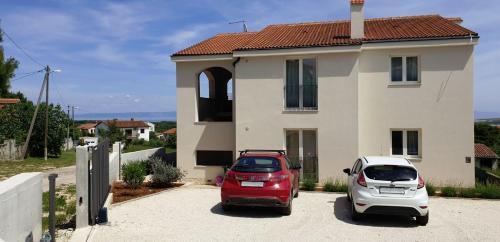Apartments Denis 1742