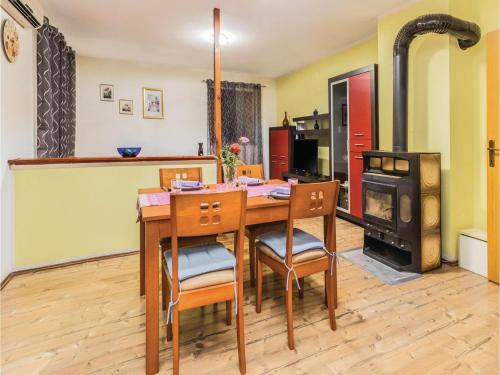 Three-bedroom Apartment In Marcana