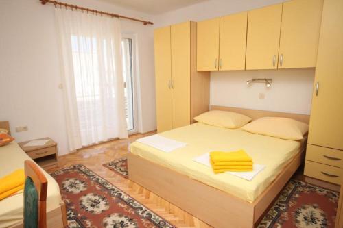 Apartments With A Parking Space Makarska - 2599