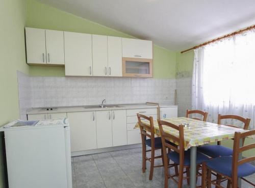 Apartments With A Parking Space Makarska - 16161
