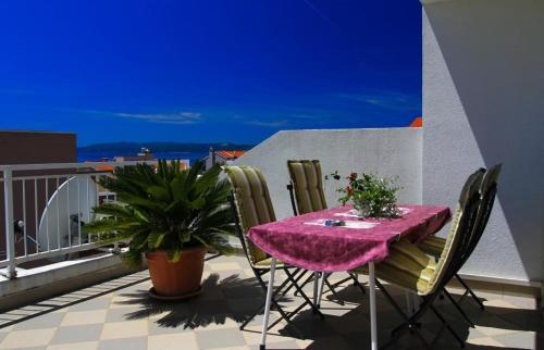 Apartments By The Sea Makarska - 15200