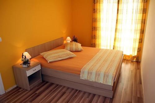 Apartments In Makarska 6735
