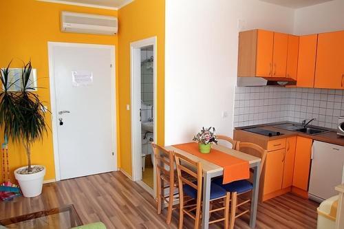Apartments In Makarska 6735