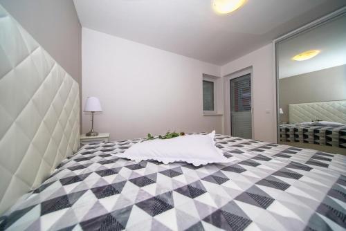 Apartments With A Parking Space Makarska - 16415