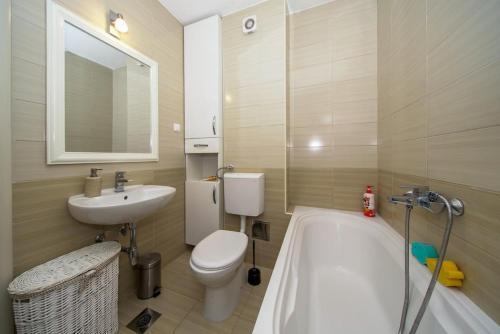 Apartments With A Parking Space Makarska - 16415