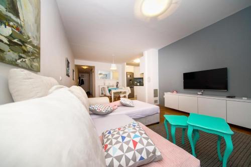Apartments With A Parking Space Makarska - 16415