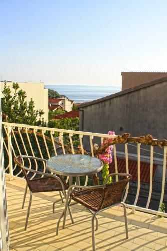 Hostal Bougainvillea Apartments