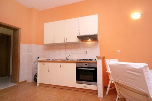 Apartments With A Parking Space Makarska - 6768