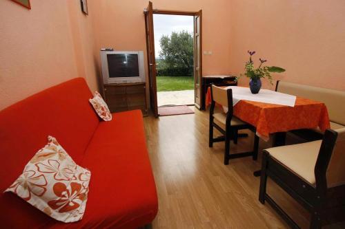 Apartments With A Parking Space Makarska - 6768