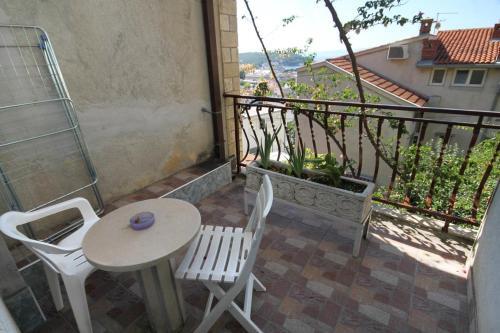 Hostal Apartments And Rooms With Parking Space Makarska - 9128