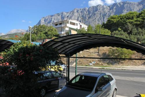 Hostal Apartments And Rooms With Parking Space Makarska - 9128