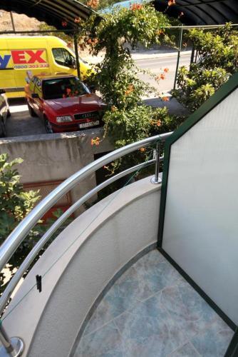 Hostal Apartments And Rooms With Parking Space Makarska - 9128
