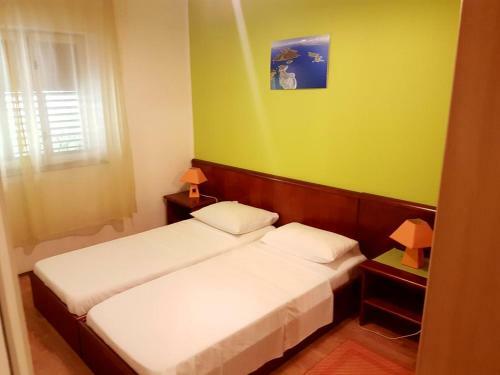Apartments With A Parking Space Mali Losinj (losinj) - 15858