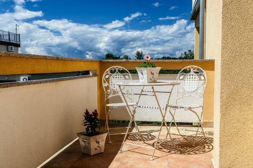 Apartments In Malinska/insel Krk 13213
